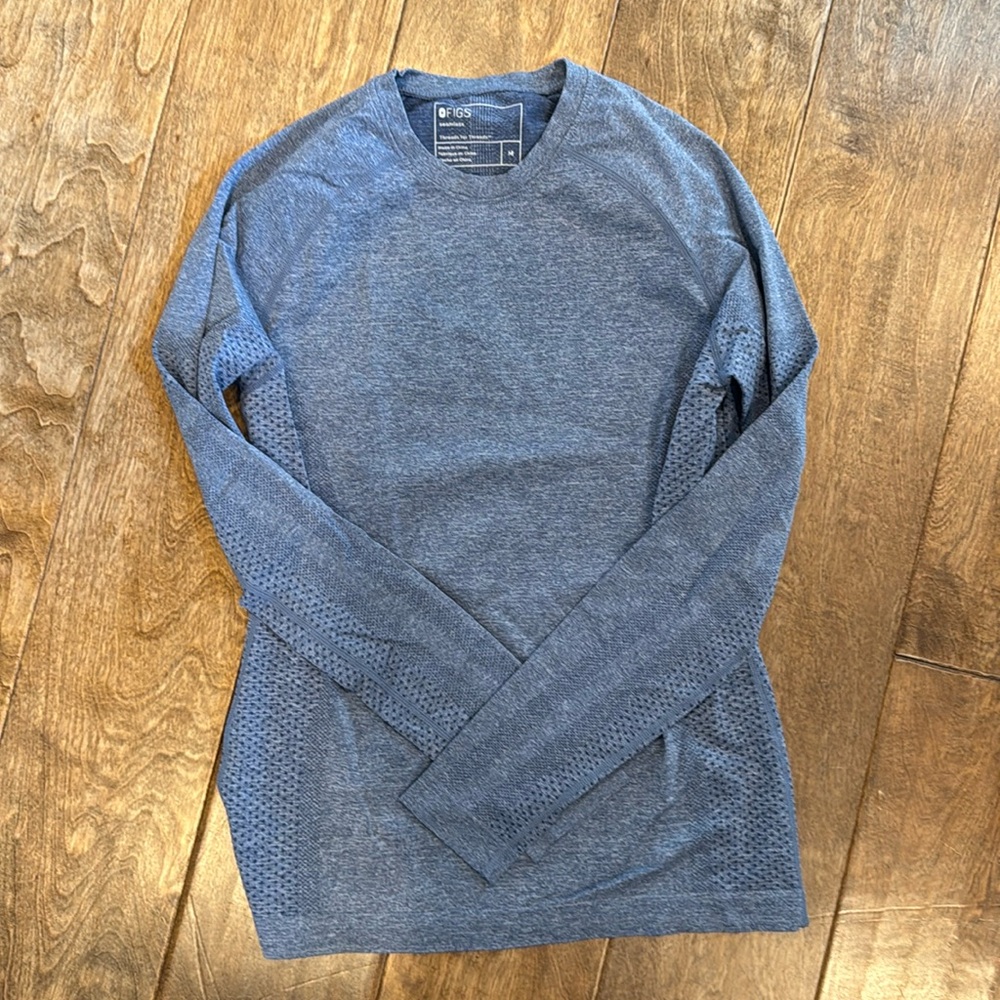 Figs women’s M space grey underscrub shirt